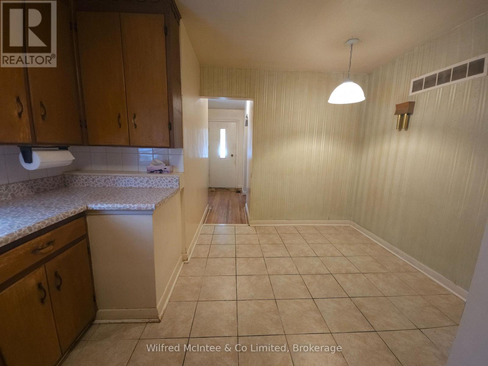 69 Haliburton Avenue, Toronto, Ontario  M9B 4Y6 - Photo 11 - W13483026