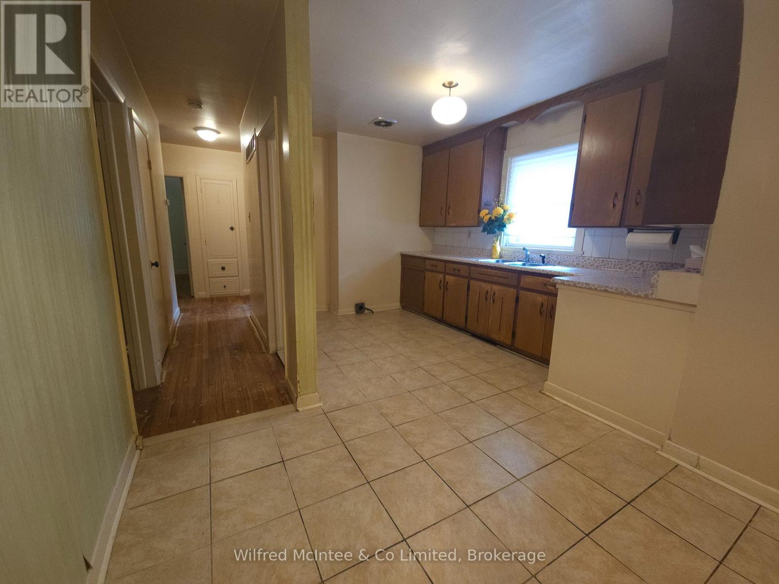 69 Haliburton Avenue, Toronto, Ontario  M9B 4Y6 - Photo 12 - W13483026