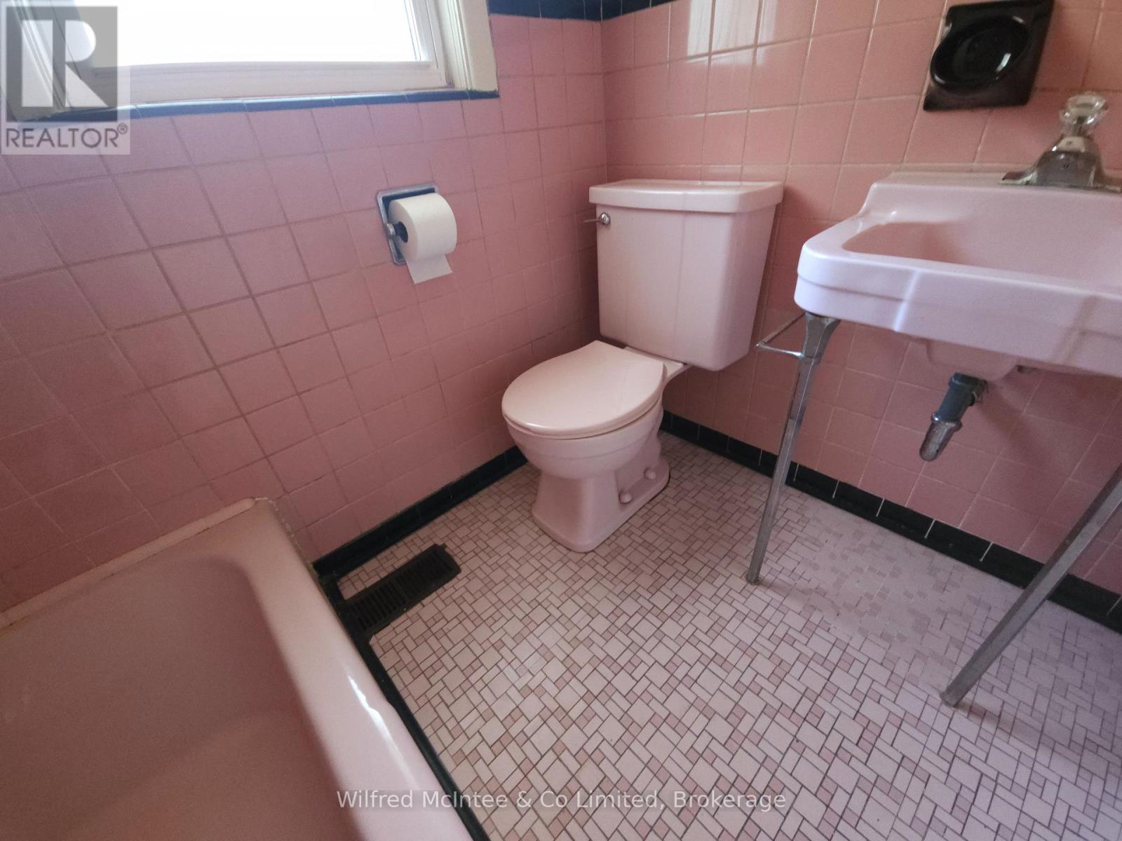 69 Haliburton Avenue, Toronto, Ontario  M9B 4Y6 - Photo 15 - W13483026