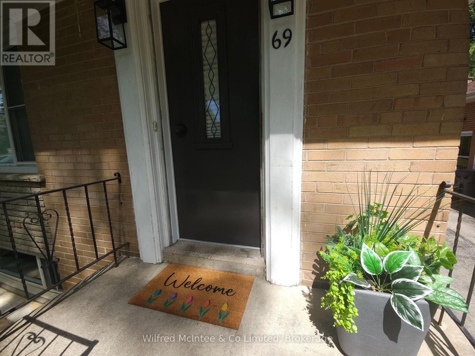 69 Haliburton Avenue, Toronto, Ontario  M9B 4Y6 - Photo 2 - W13483026