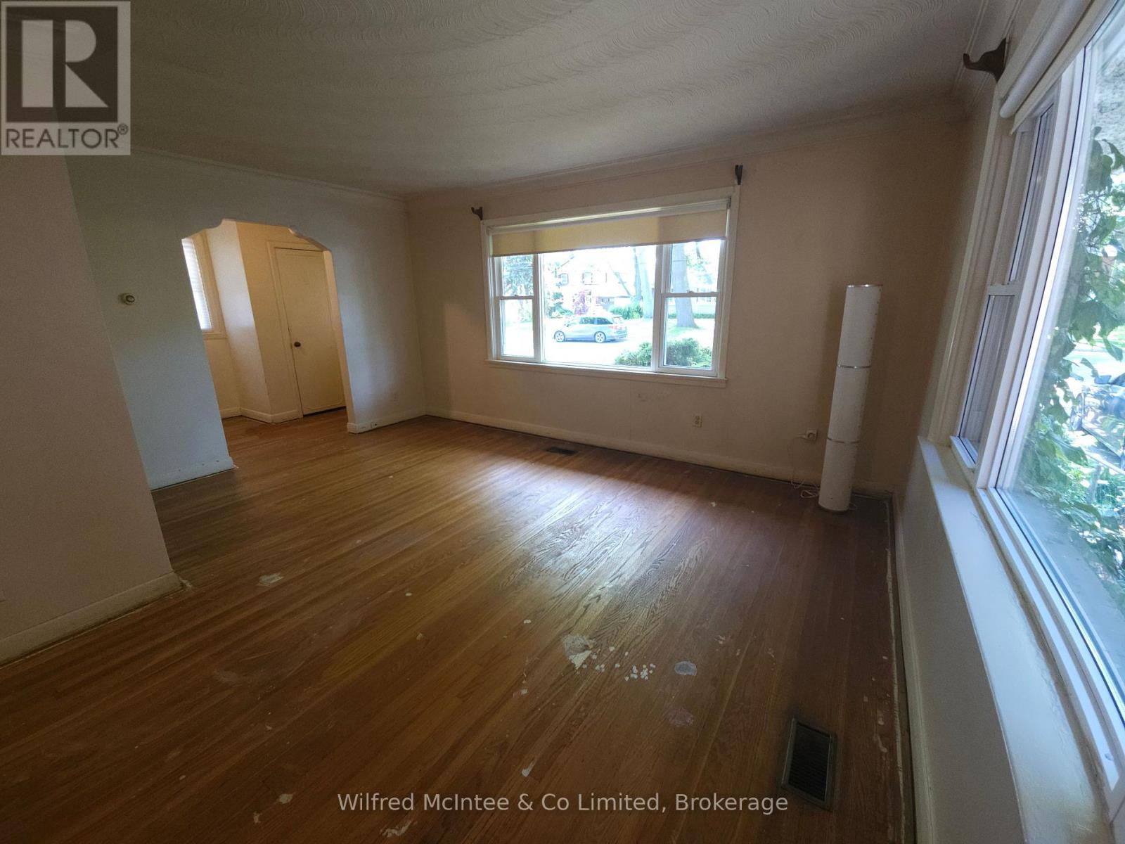 69 Haliburton Avenue, Toronto, Ontario  M9B 4Y6 - Photo 3 - W13483026