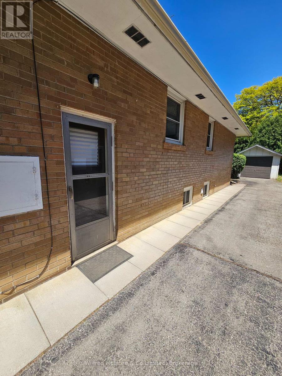69 Haliburton Avenue, Toronto, Ontario  M9B 4Y6 - Photo 35 - W13483026