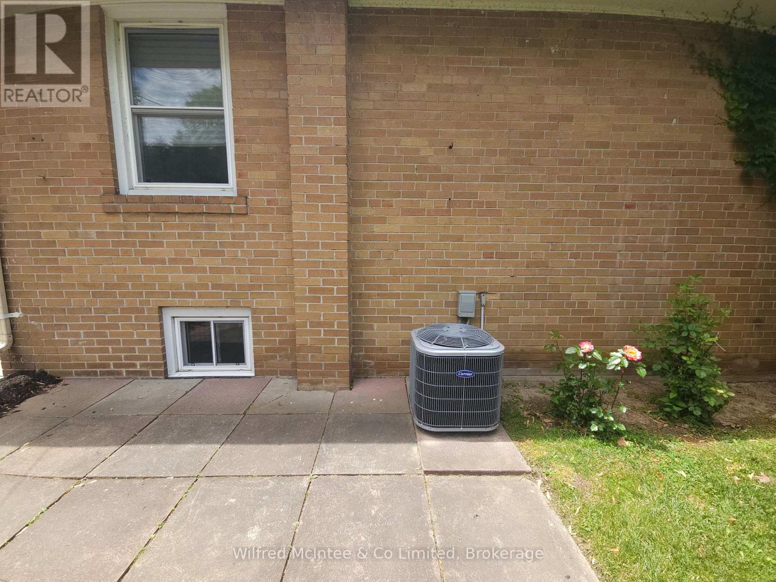 69 Haliburton Avenue, Toronto, Ontario  M9B 4Y6 - Photo 38 - W13483026