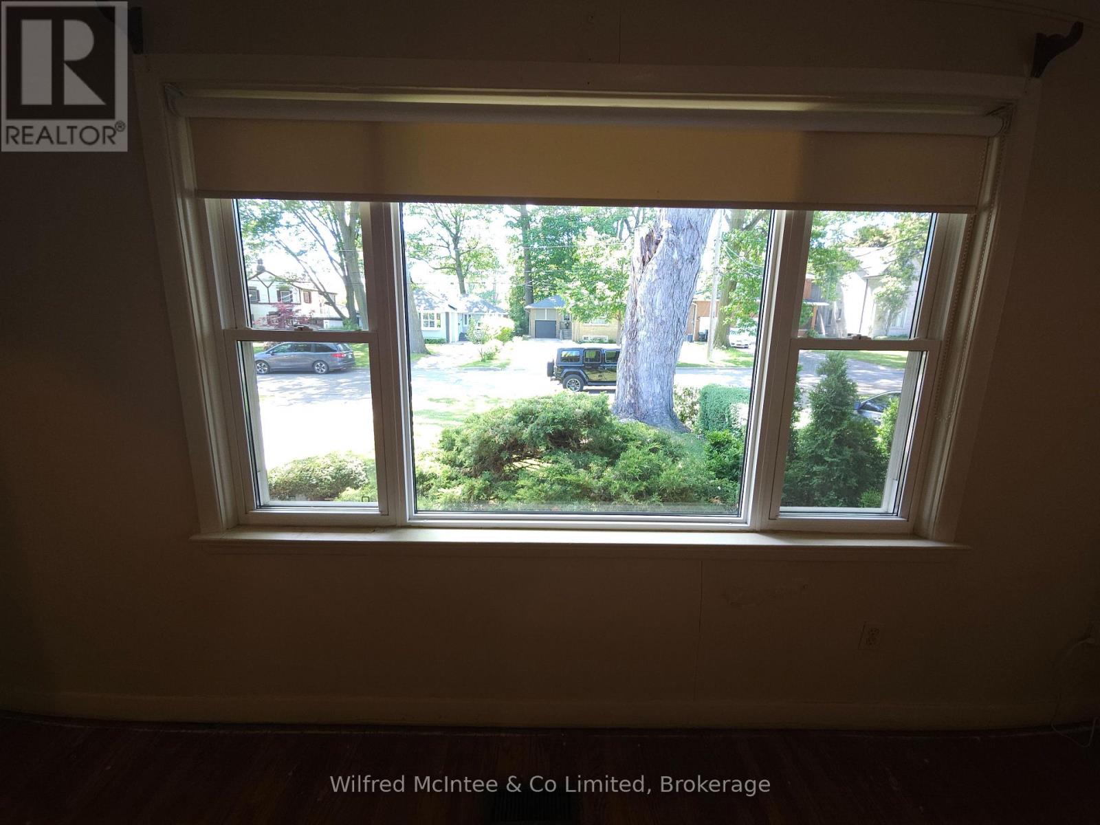 69 Haliburton Avenue, Toronto, Ontario  M9B 4Y6 - Photo 4 - W13483026