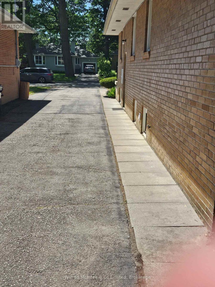 69 Haliburton Avenue, Toronto, Ontario  M9B 4Y6 - Photo 40 - W13483026