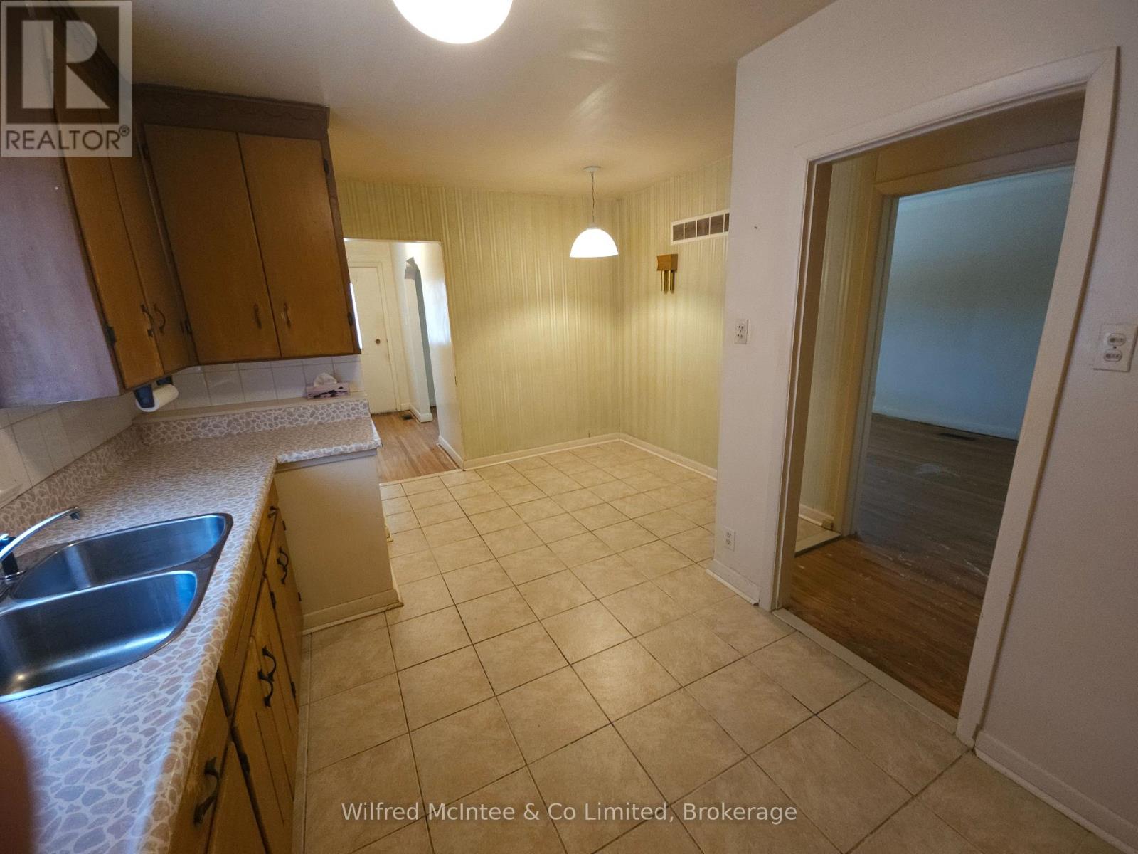 69 Haliburton Avenue, Toronto, Ontario  M9B 4Y6 - Photo 9 - W13483026