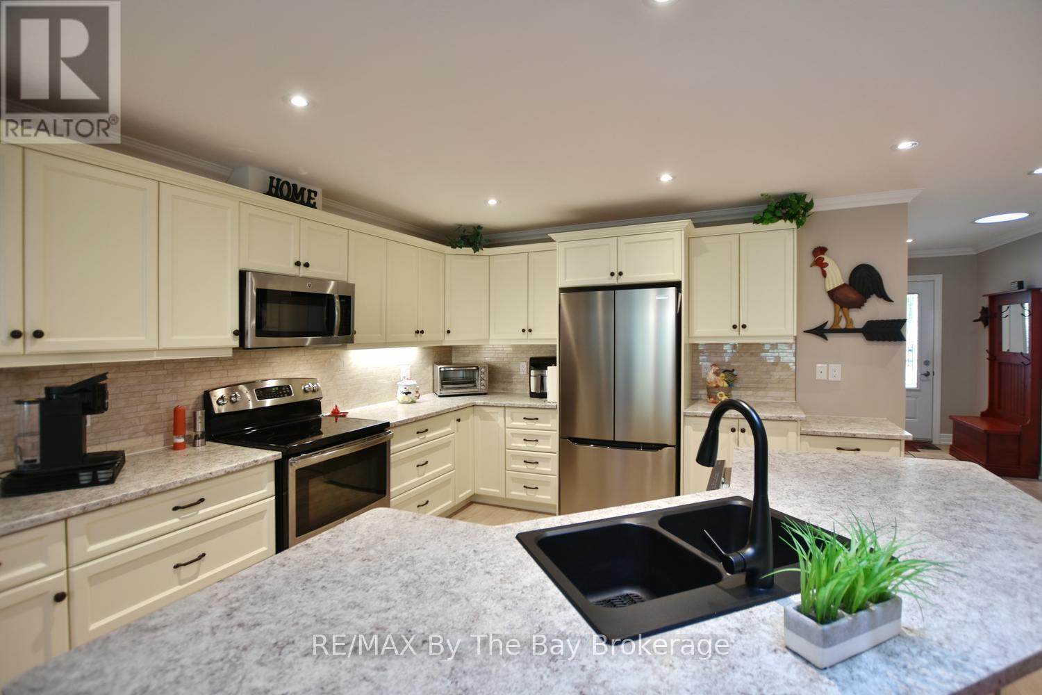 12 New York Avenue, Wasaga Beach, Ontario  L9Z 3A8 - Photo 15 - S13483208