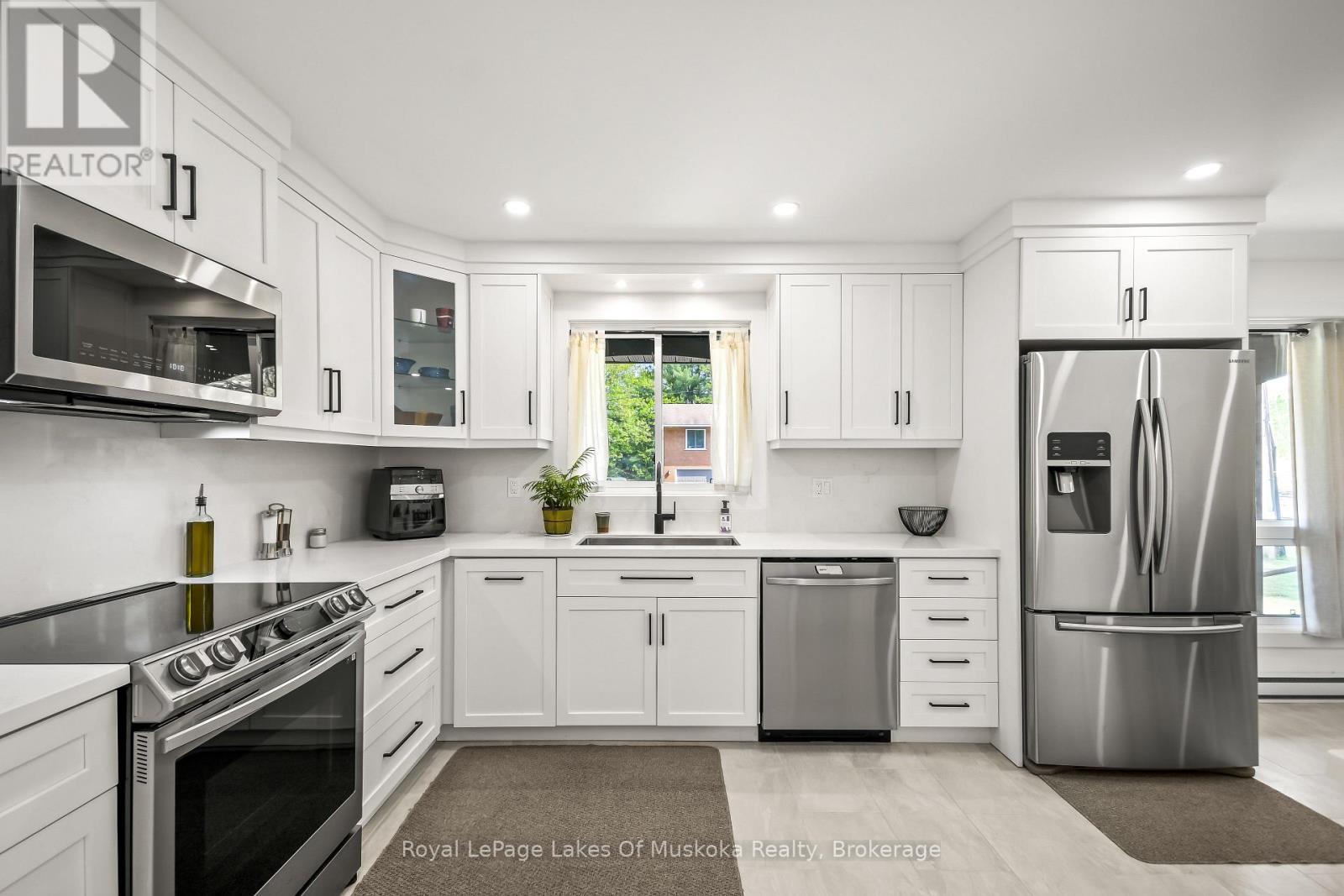 571 David Street E, Gravenhurst, Ontario  P1P 1M1 - Photo 3 - X13483176