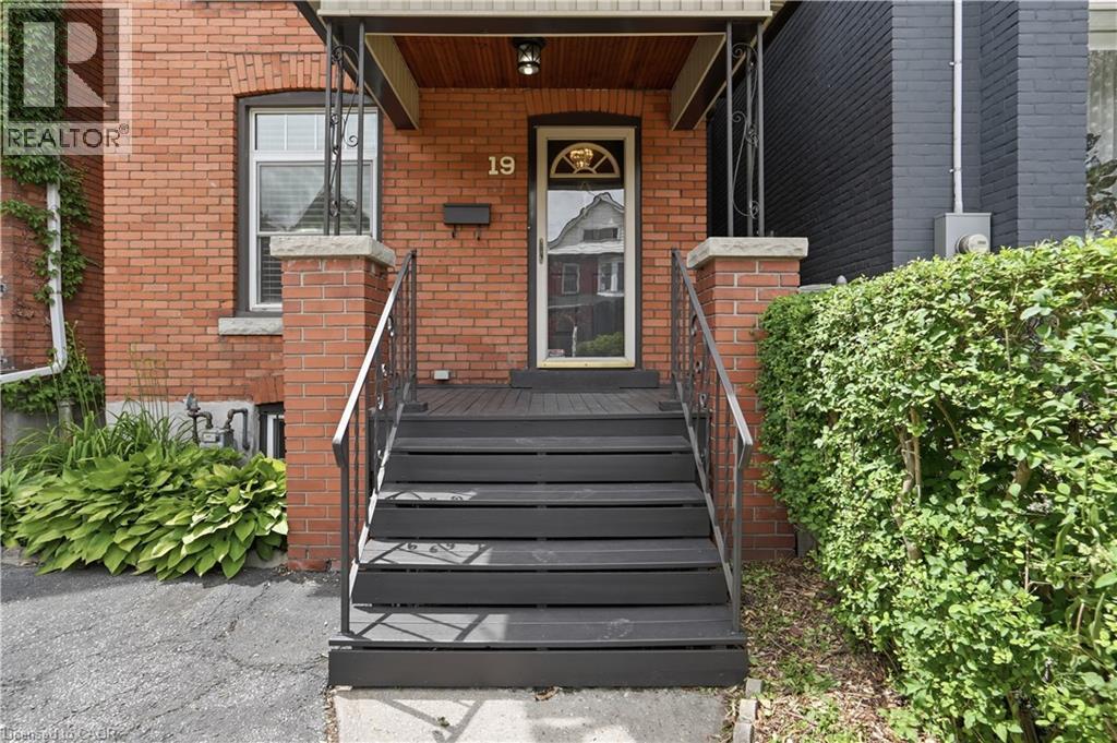 19 Huntley Street, Hamilton, Ontario  L8L 5X8 - Photo 5 - 40842443