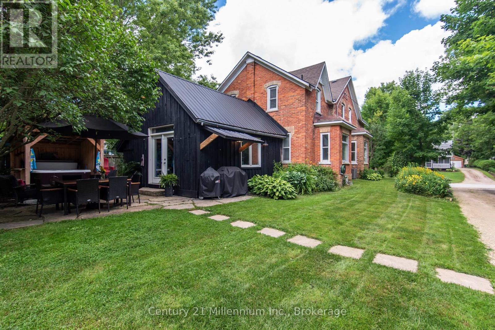 16 Peter Street, Grey Highlands, Ontario  N0C 1E0 - Photo 6 - X13484160