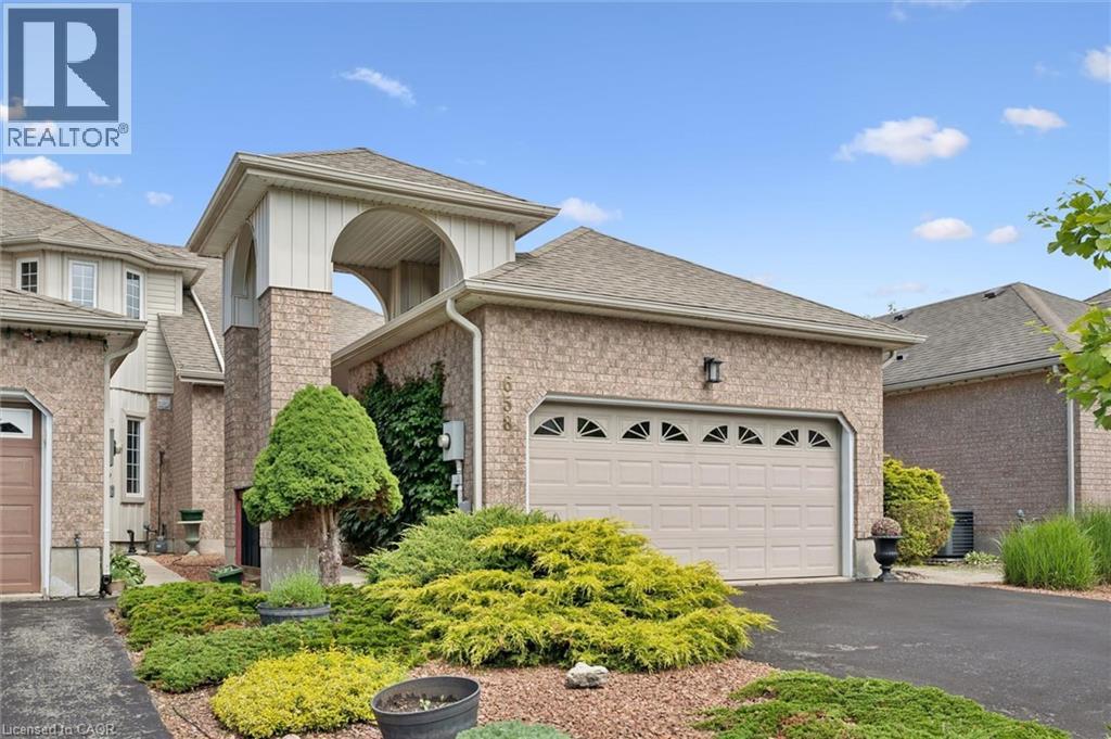 658 Ellesmere Court, Waterloo, Ontario  N2V 2H4 - Photo 2 - 40842250