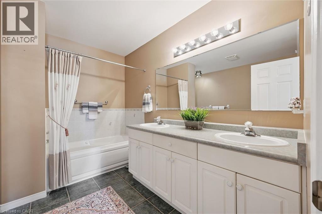 658 Ellesmere Court, Waterloo, Ontario  N2V 2H4 - Photo 21 - 40842250