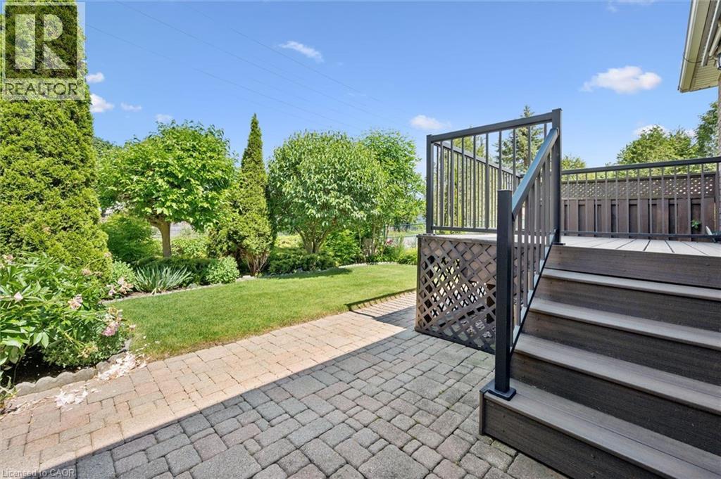 658 Ellesmere Court, Waterloo, Ontario  N2V 2H4 - Photo 34 - 40842250