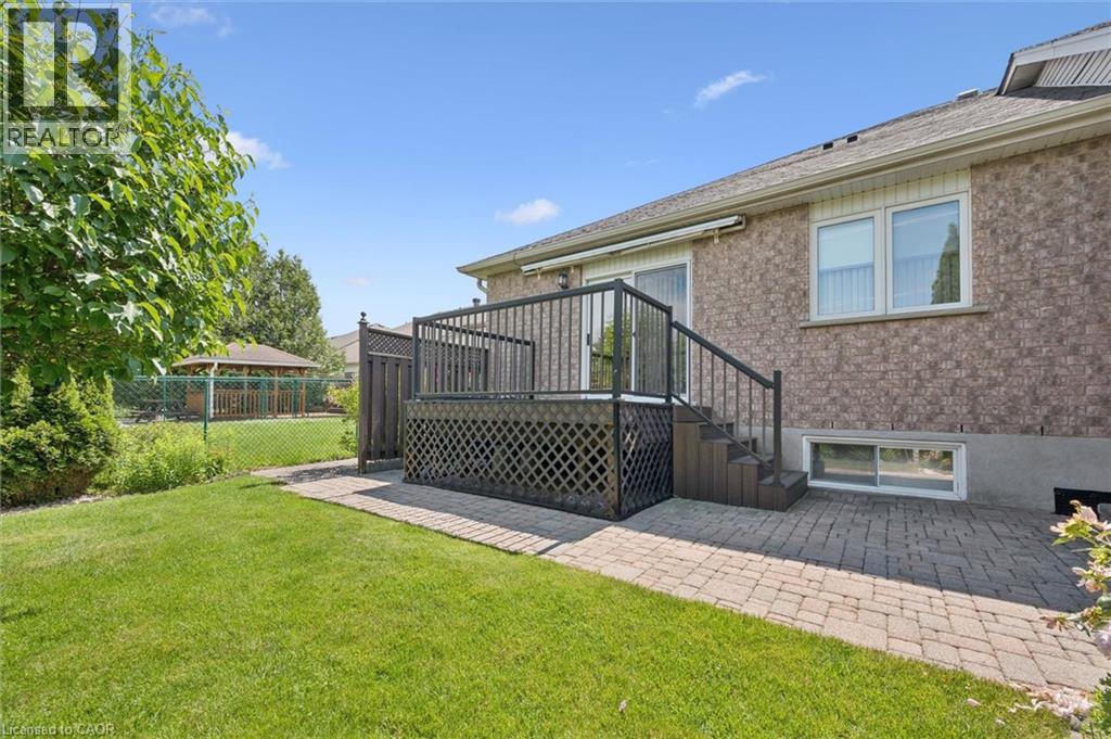 658 Ellesmere Court, Waterloo, Ontario  N2V 2H4 - Photo 38 - 40842250