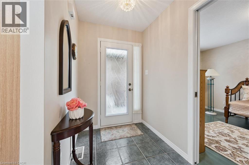 658 Ellesmere Court, Waterloo, Ontario  N2V 2H4 - Photo 6 - 40842250
