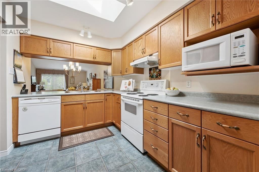 658 Ellesmere Court, Waterloo, Ontario  N2V 2H4 - Photo 8 - 40842250