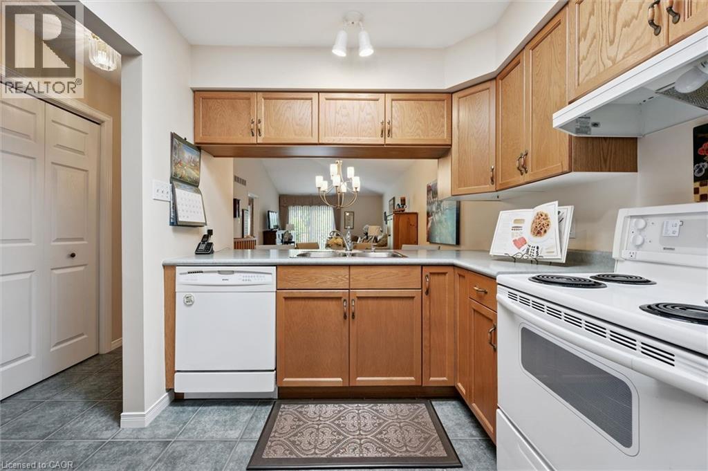 658 Ellesmere Court, Waterloo, Ontario  N2V 2H4 - Photo 9 - 40842250