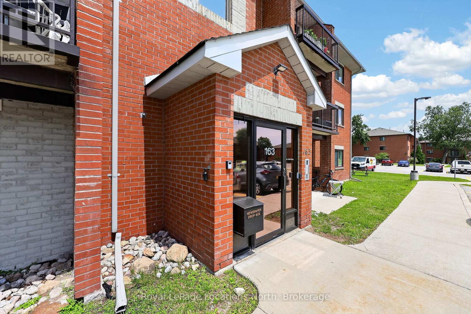 D7 - 163 Edgehill Drive, Barrie, Ontario  L4N 1L9 - Photo 2 - S13484782