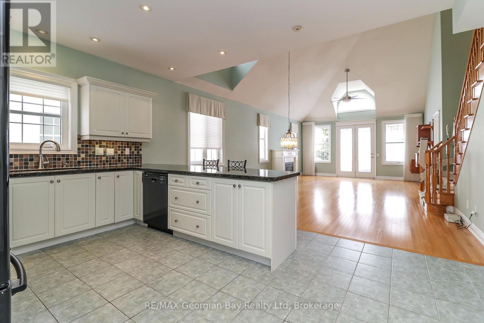 210 Wycliffe Cove, Tay, Ontario  L0K 2A0 - Photo 10 - S13484998