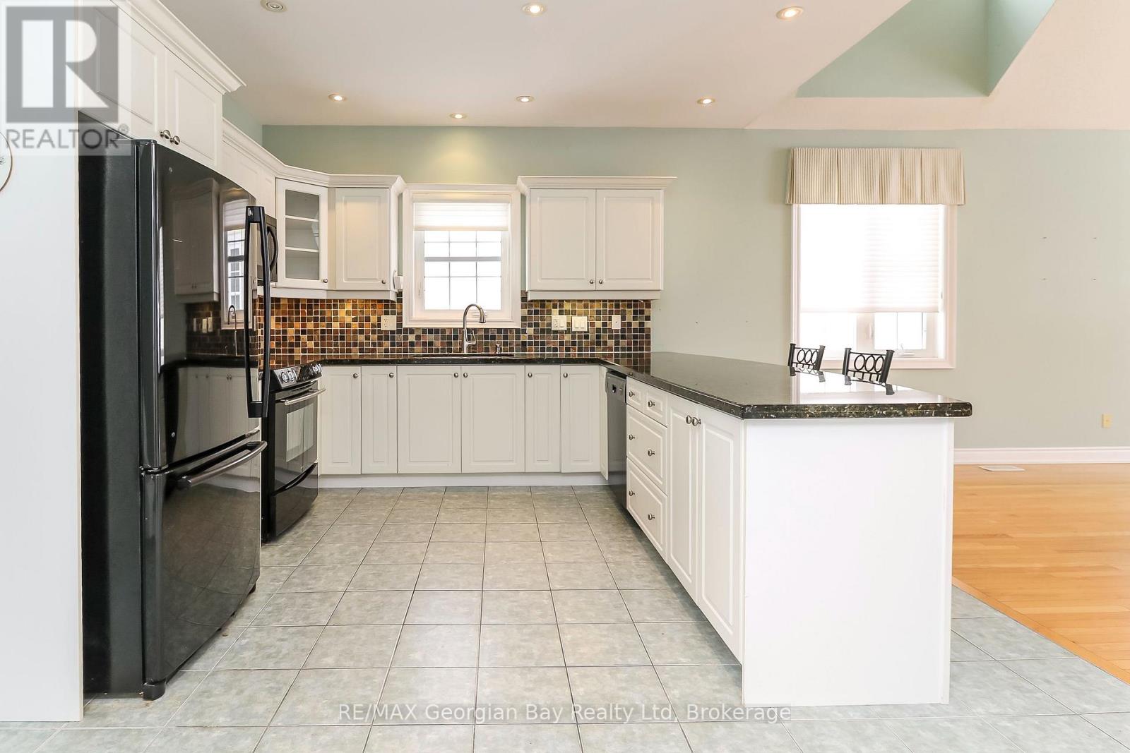210 Wycliffe Cove, Tay, Ontario  L0K 2A0 - Photo 11 - S13484998