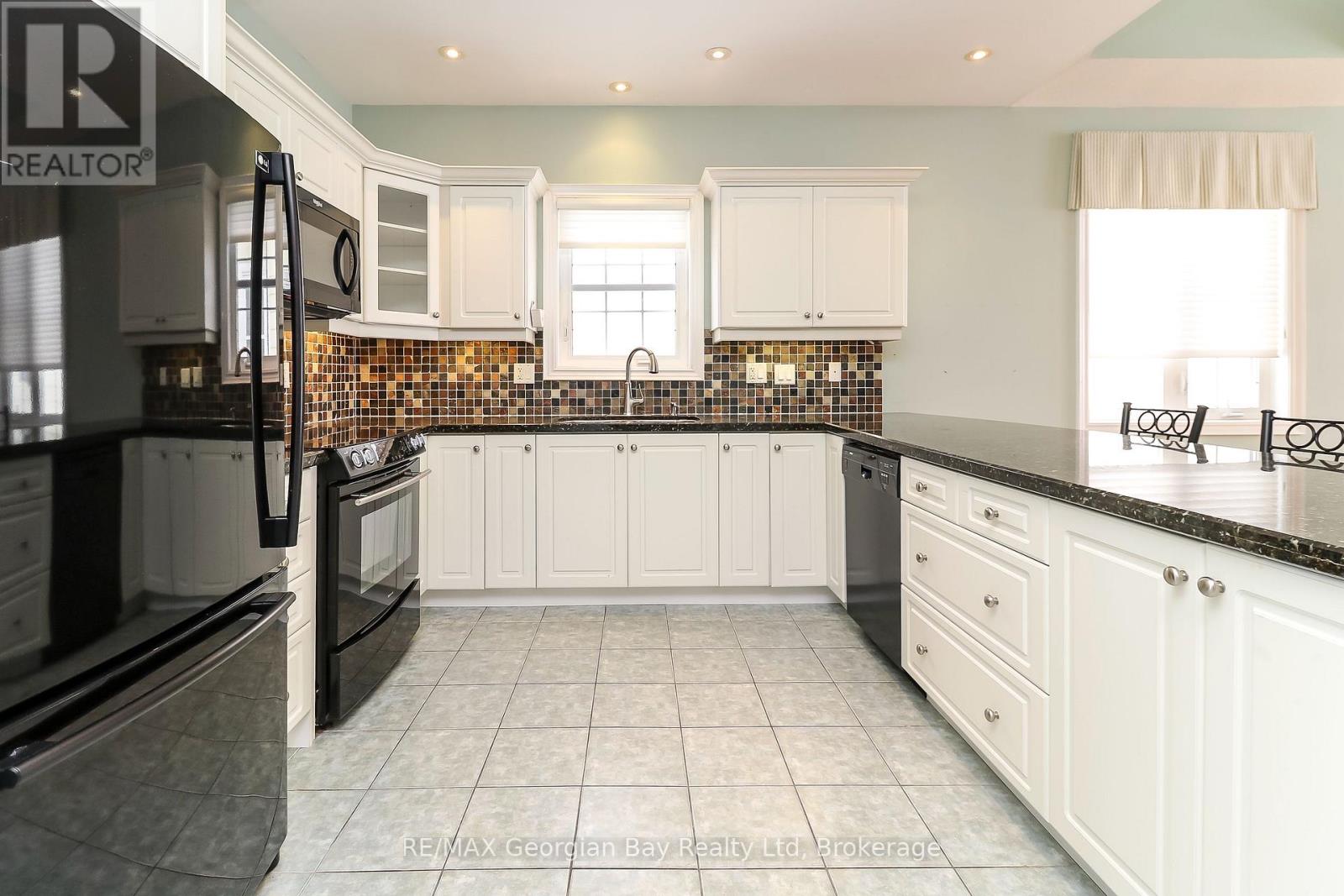 210 Wycliffe Cove, Tay, Ontario  L0K 2A0 - Photo 12 - S13484998