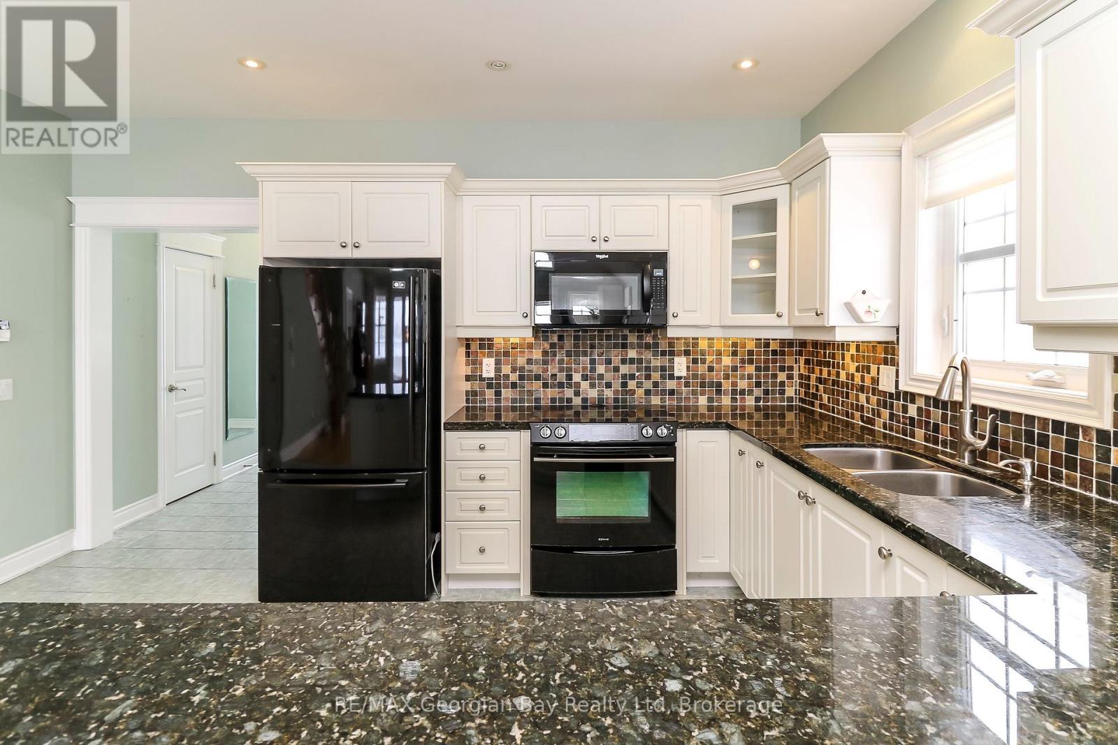 210 Wycliffe Cove, Tay, Ontario  L0K 2A0 - Photo 15 - S13484998