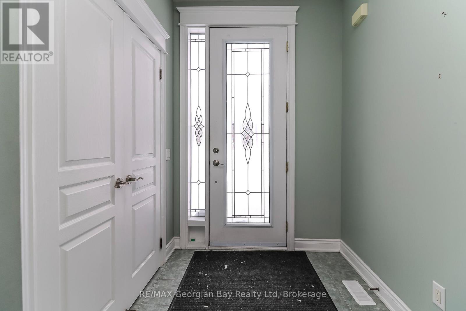210 Wycliffe Cove, Tay, Ontario  L0K 2A0 - Photo 9 - S13484998