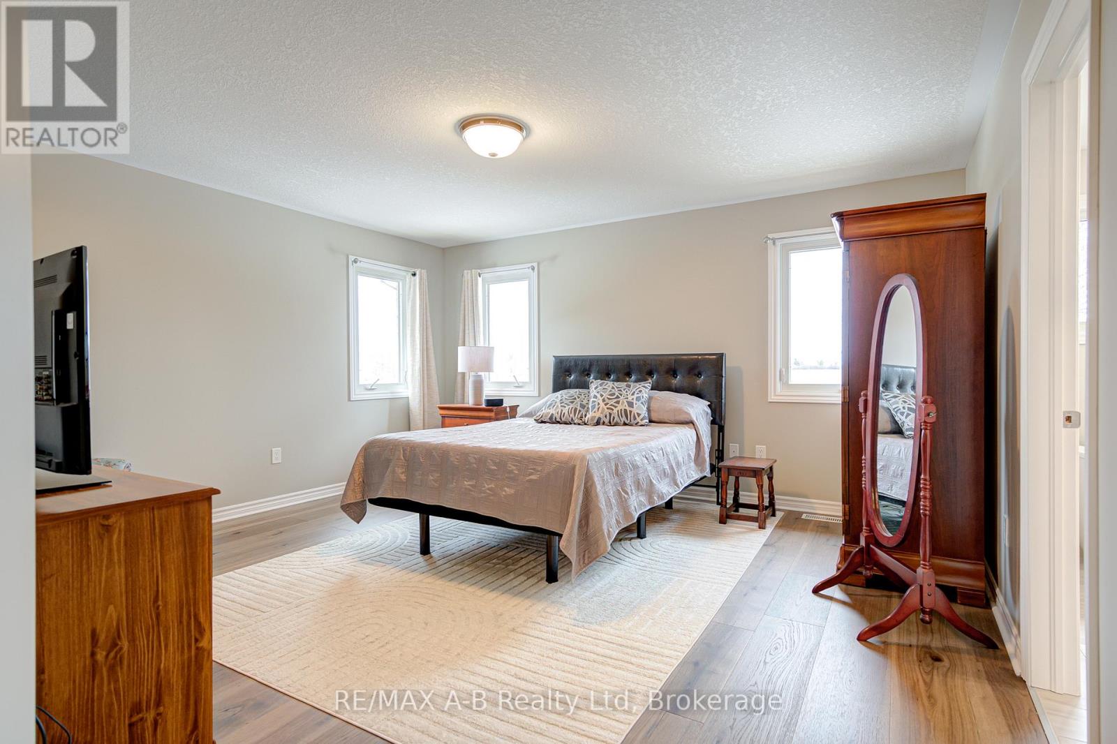 194 Station Road, Perth South, Ontario  N0K 1X0 - Photo 14 - X13485010