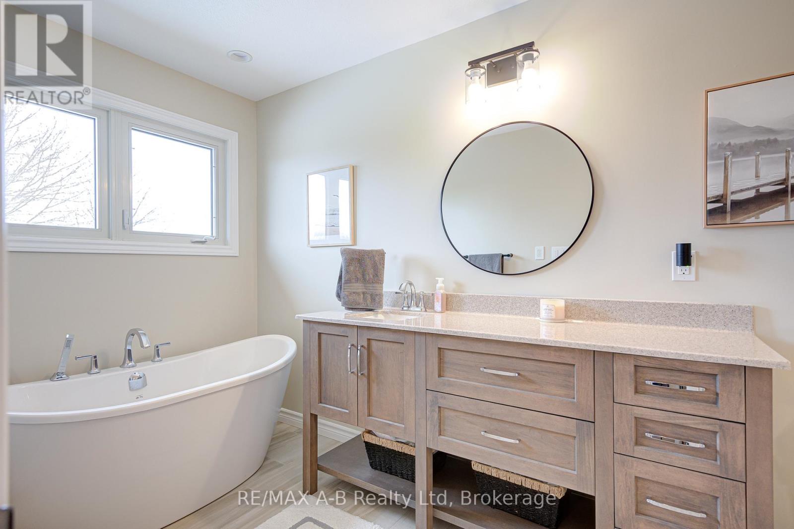 194 Station Road, Perth South, Ontario  N0K 1X0 - Photo 16 - X13485010