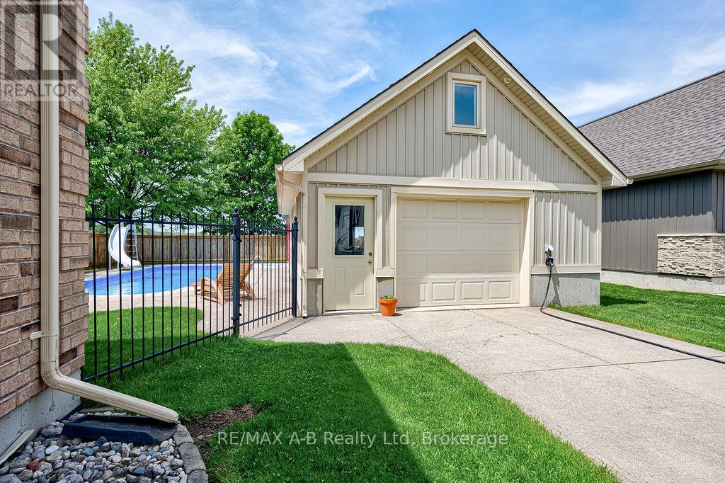 194 Station Road, Perth South, Ontario  N0K 1X0 - Photo 34 - X13485010