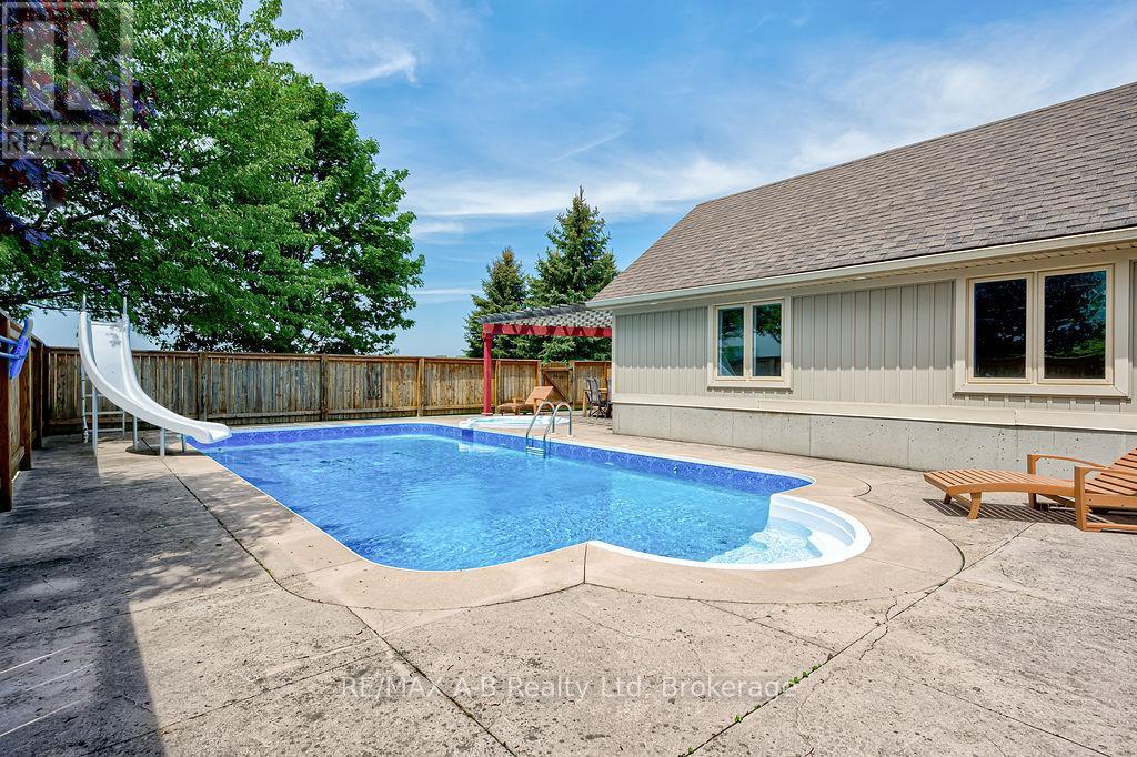 194 Station Road, Perth South, Ontario  N0K 1X0 - Photo 37 - X13485010