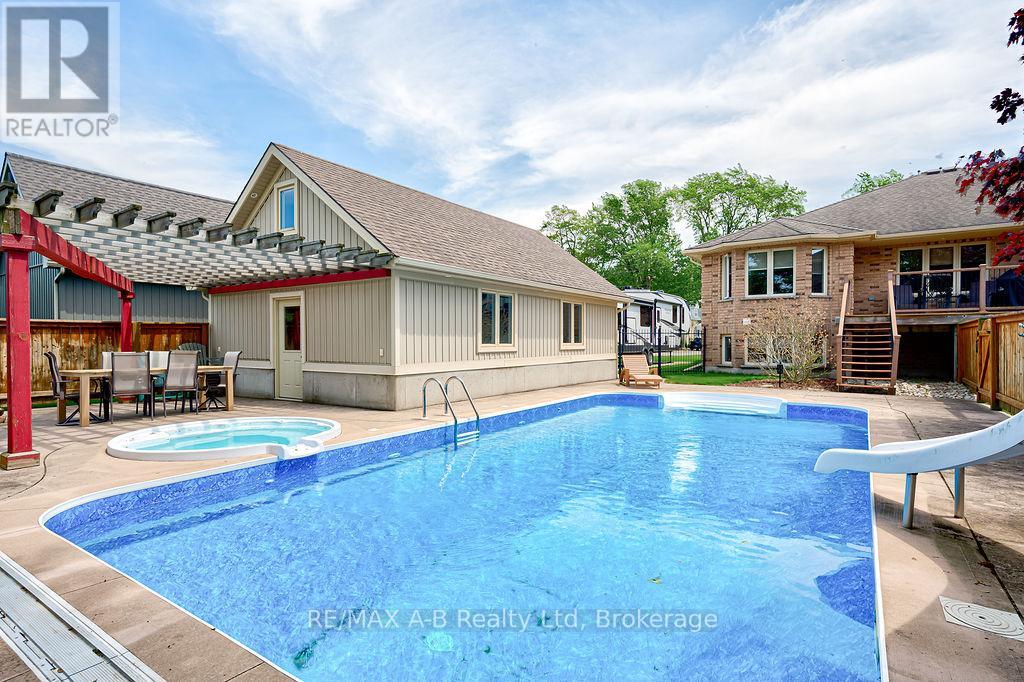 194 Station Road, Perth South, Ontario  N0K 1X0 - Photo 38 - X13485010