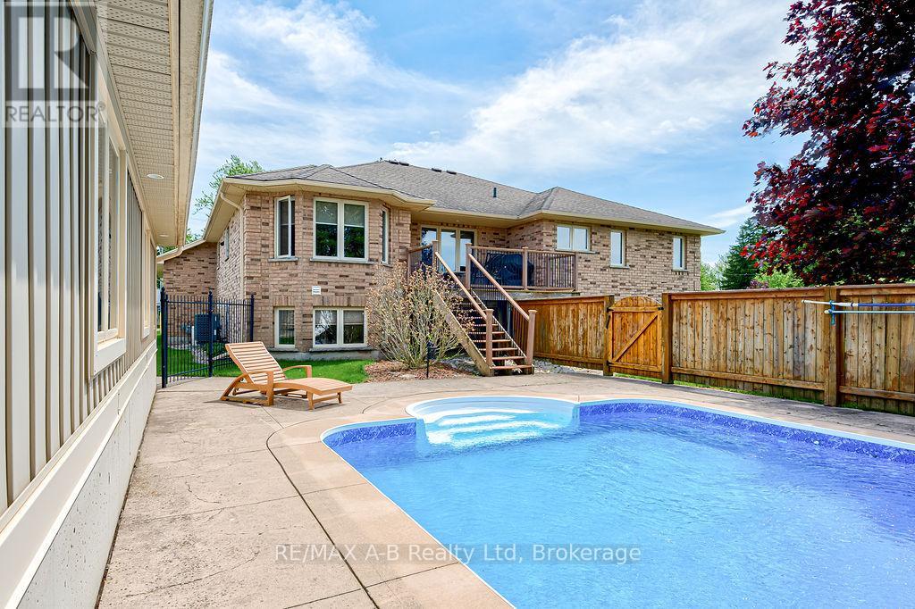 194 Station Road, Perth South, Ontario  N0K 1X0 - Photo 41 - X13485010