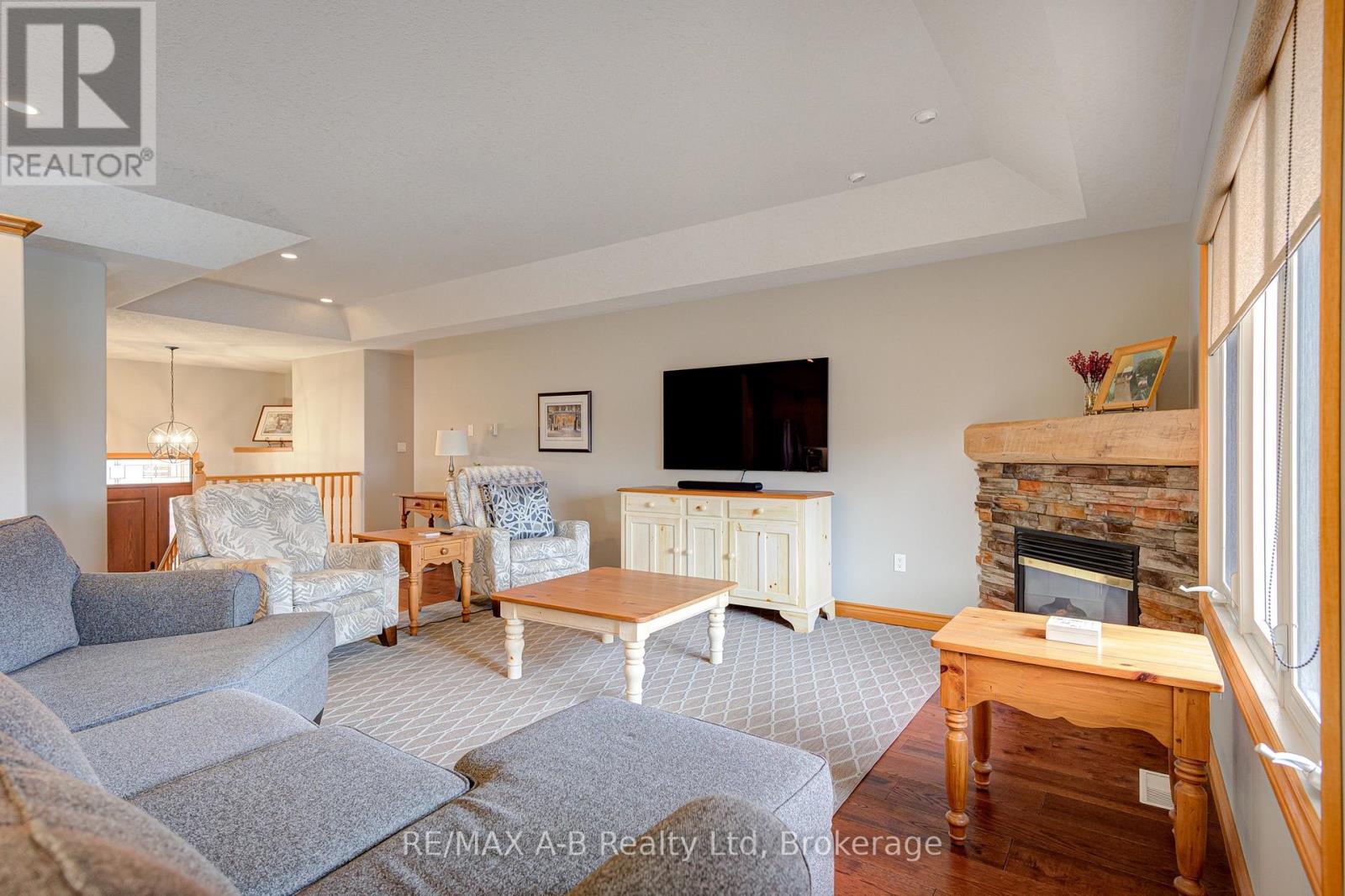 194 Station Road, Perth South, Ontario  N0K 1X0 - Photo 8 - X13485010
