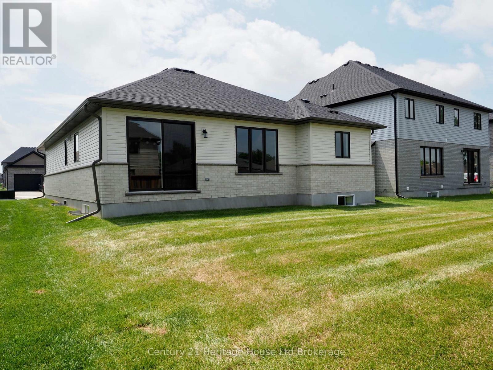 28 Sycamore Drive, Tillsonburg, Ontario  N4G 5R9 - Photo 4 - X13485520