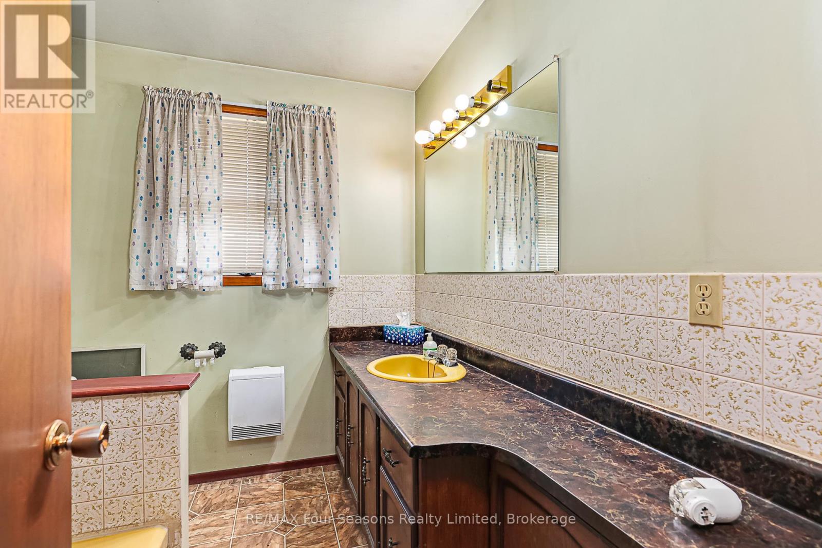 828 Oxbow Park Drive, Wasaga Beach, Ontario  L9Z 2V1 - Photo 15 - S13485816