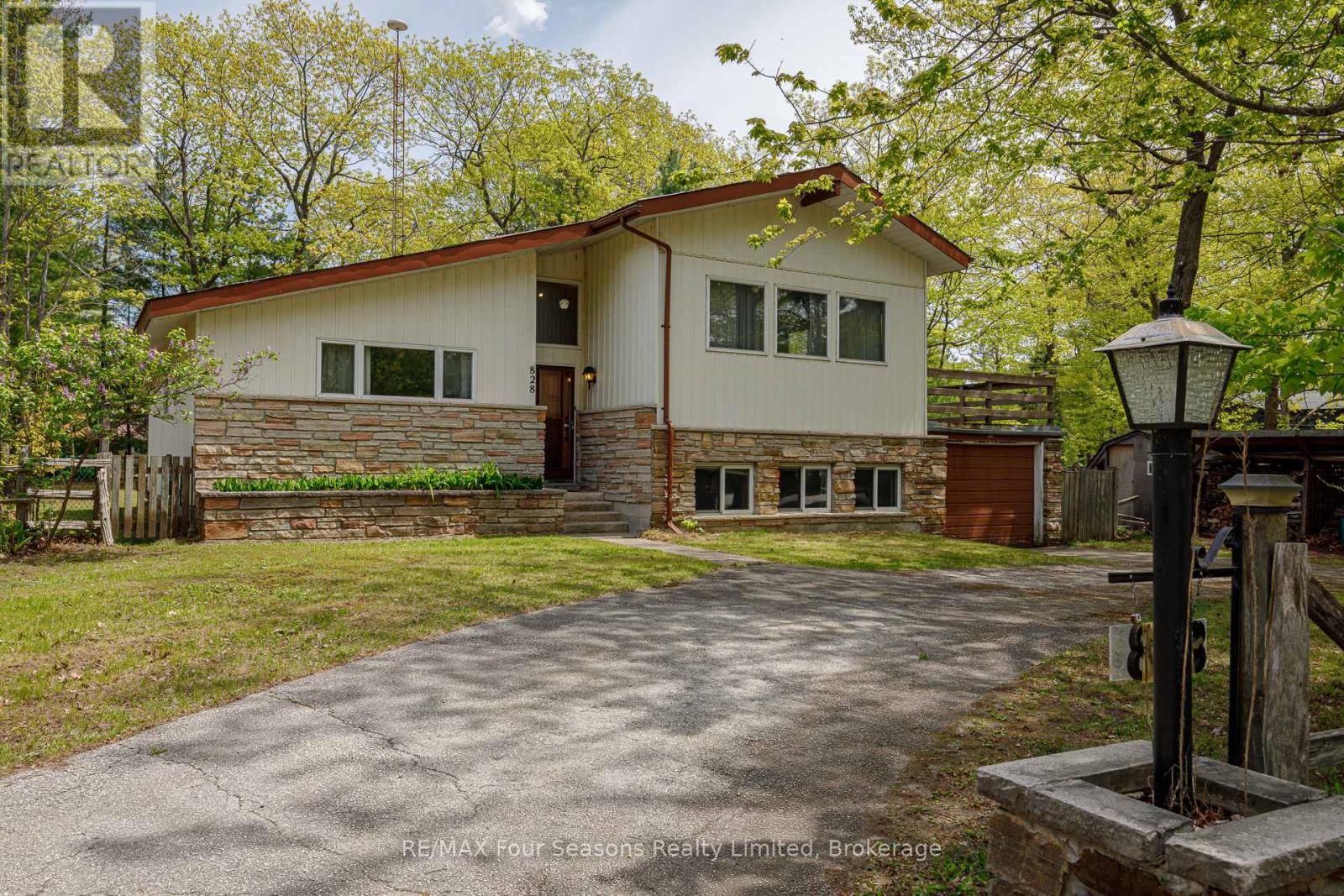 828 Oxbow Park Drive, Wasaga Beach, Ontario  L9Z 2V1 - Photo 2 - S13485816