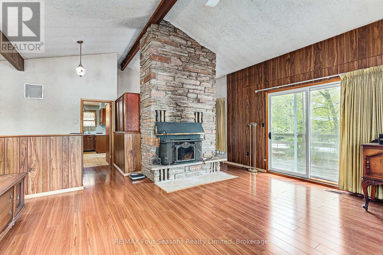 828 Oxbow Park Drive, Wasaga Beach, Ontario  L9Z 2V1 - Photo 5 - S13485816