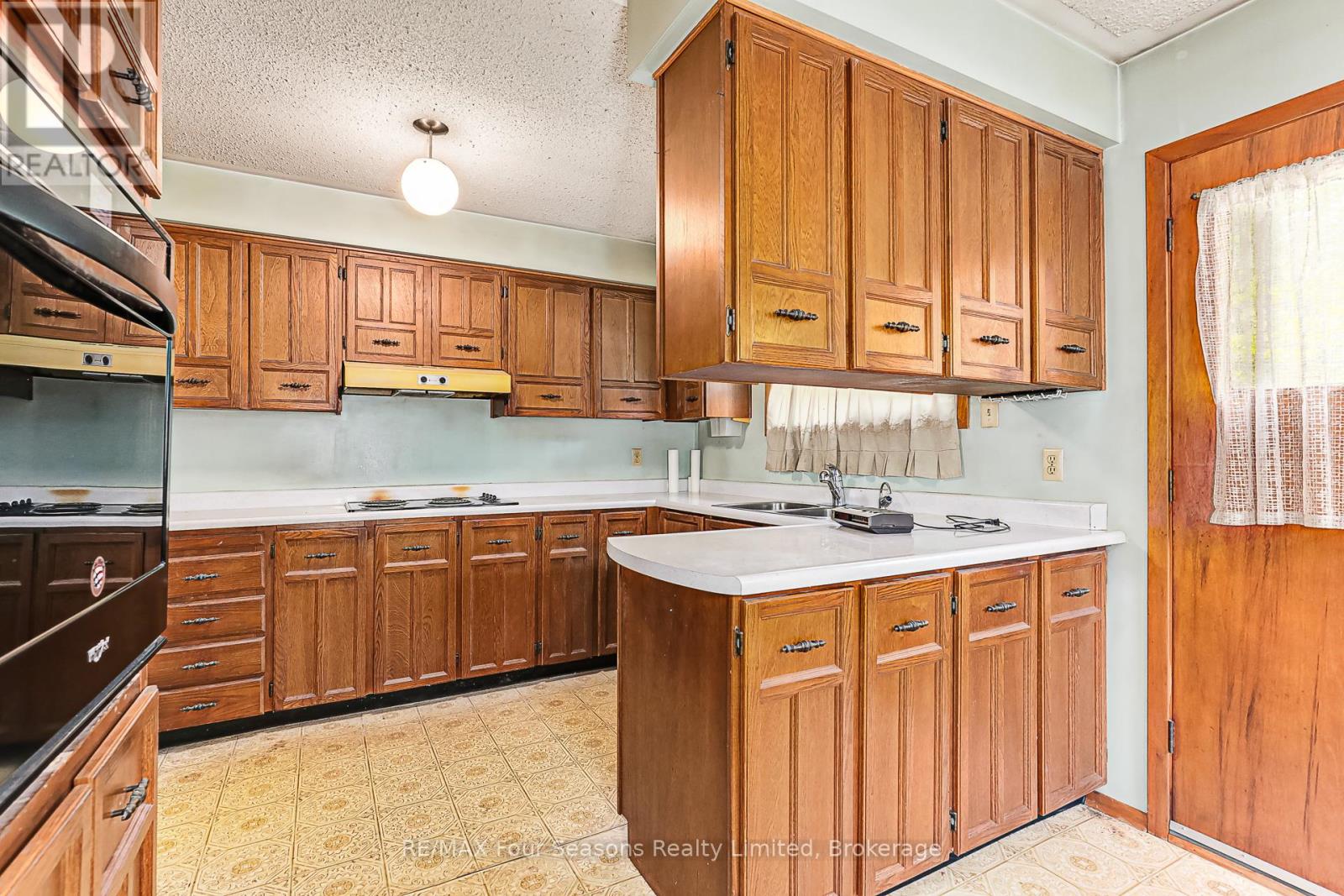 828 Oxbow Park Drive, Wasaga Beach, Ontario  L9Z 2V1 - Photo 7 - S13485816