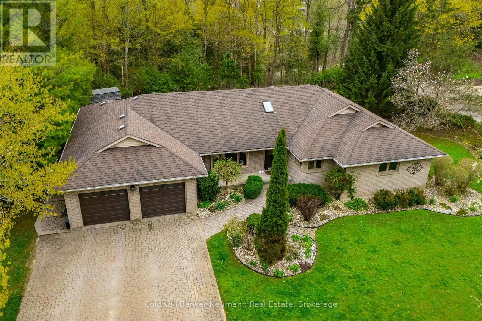 25 Riverview Drive, Centre Wellington, Ontario  N0B 1S0 - Photo 3 - X13485714