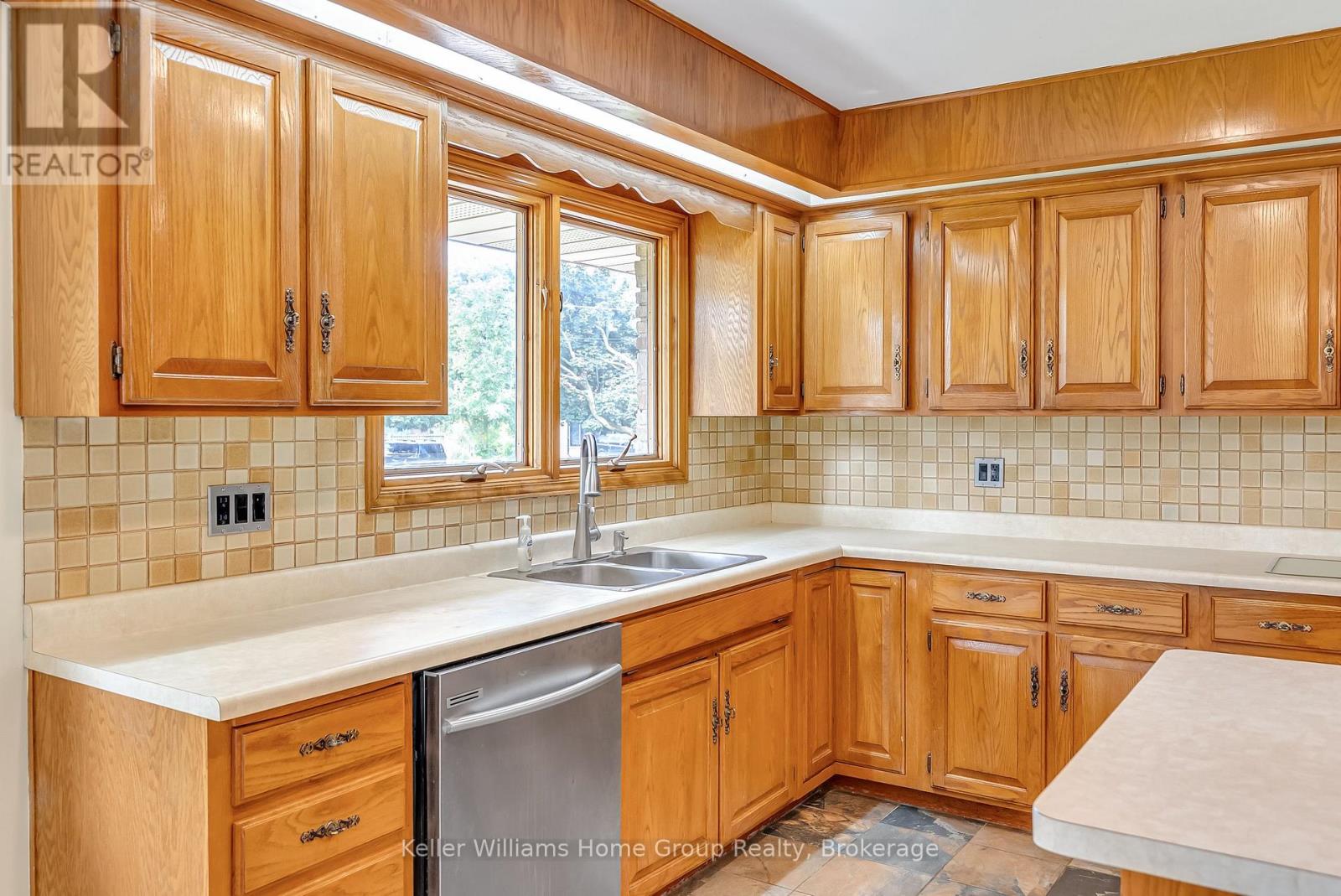 58 Reyburn Avenue, Kitchener, Ontario  N2C 2B2 - Photo 20 - X13485786