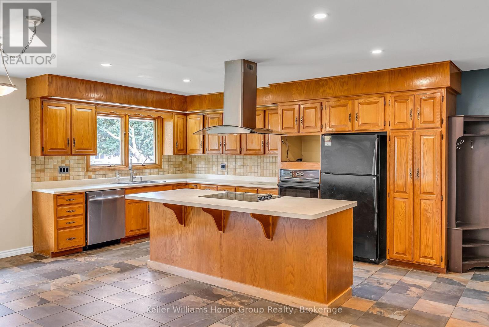 58 Reyburn Avenue, Kitchener, Ontario  N2C 2B2 - Photo 8 - X13485786