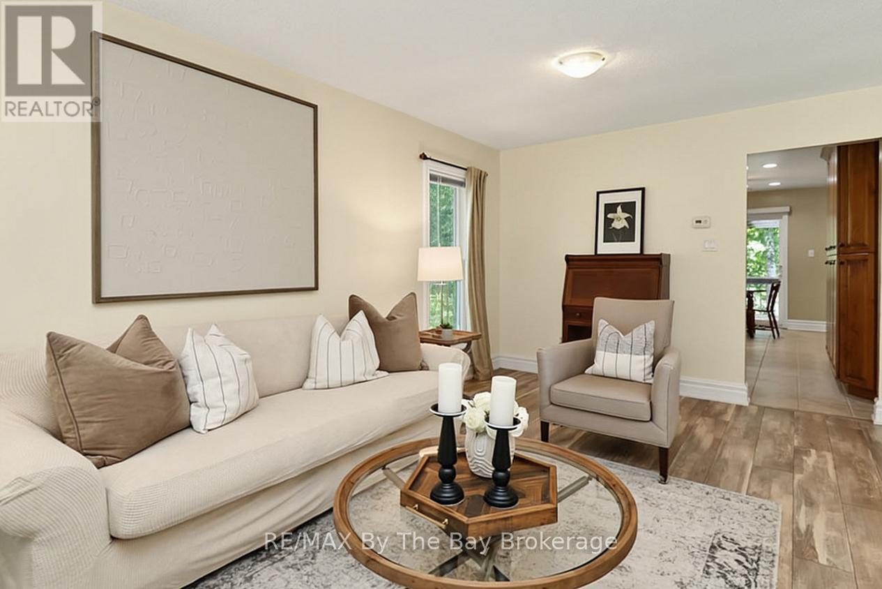 54 Fairway Crescent, Wasaga Beach, Ontario  L9Z 1B8 - Photo 10 - S13486598