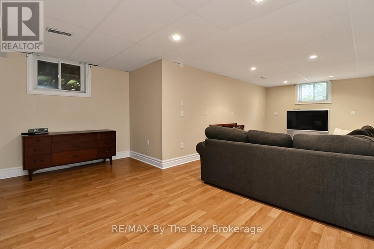 54 Fairway Crescent, Wasaga Beach, Ontario  L9Z 1B8 - Photo 34 - S13486598