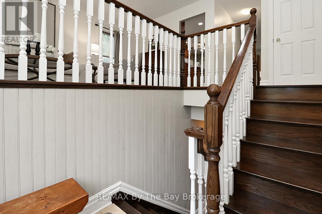 54 Fairway Crescent, Wasaga Beach, Ontario  L9Z 1B8 - Photo 5 - S13486598