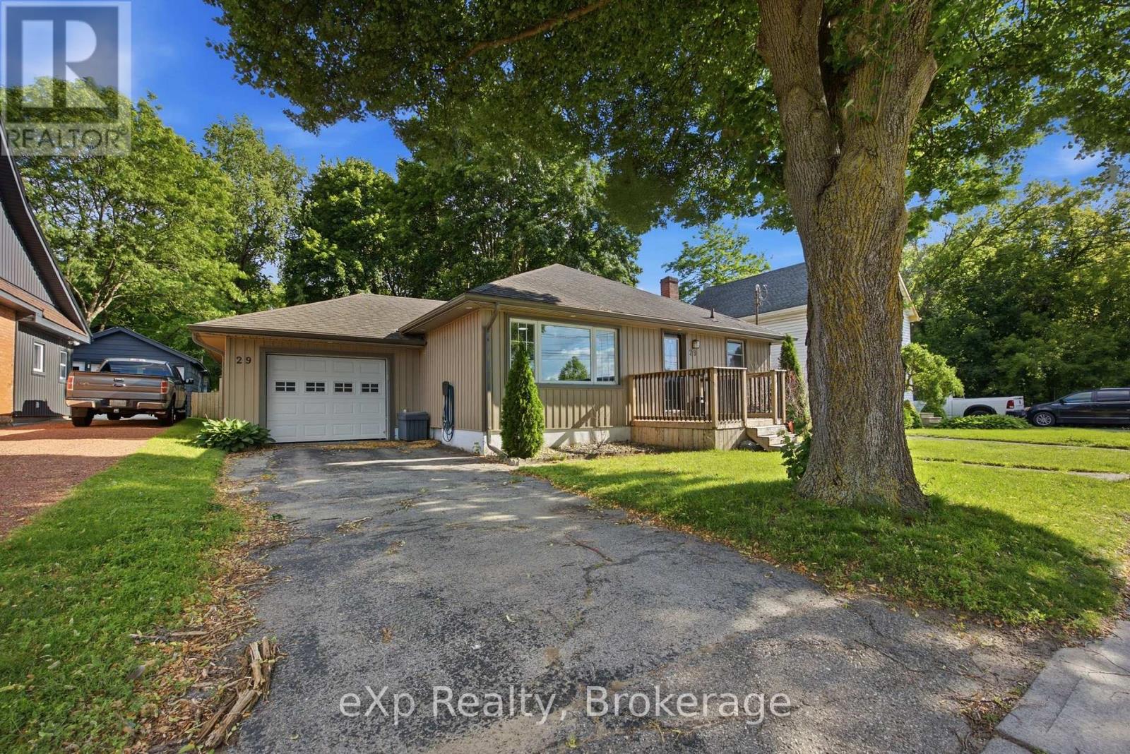29 Concession Street E, Tillsonburg, Ontario  N4G 1N9 - Photo 2 - X13487138