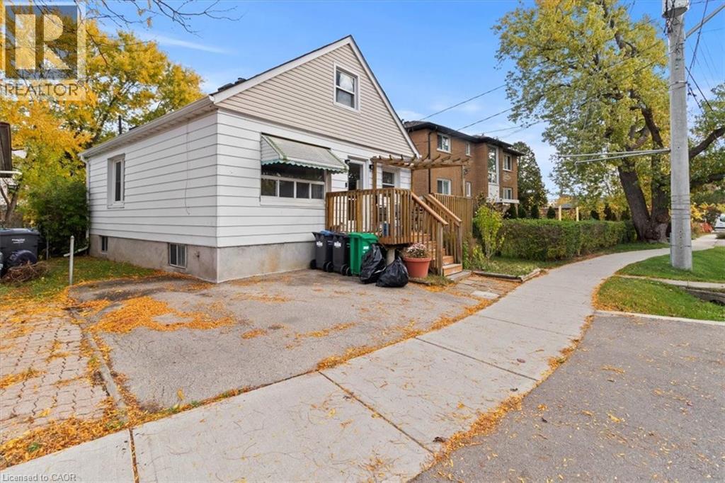 1097 Enola Avenue, Mississauga, Ontario  L5G 4B1 - Photo 6 - 40840104