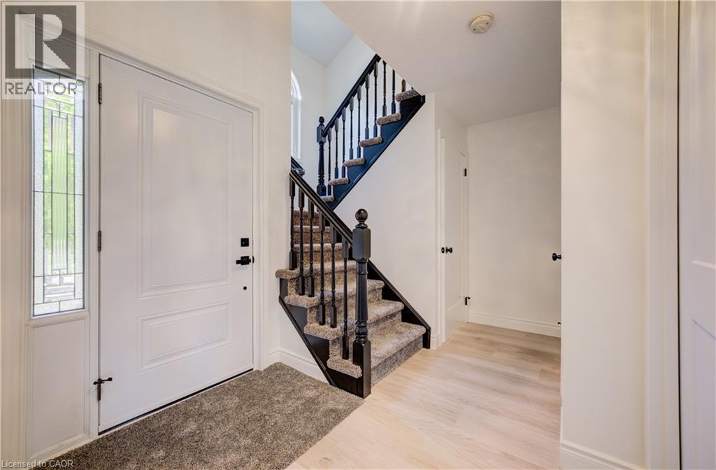 464 Northlake Drive, Waterloo, Ontario  N2V 2A4 - Photo 5 - 40842931