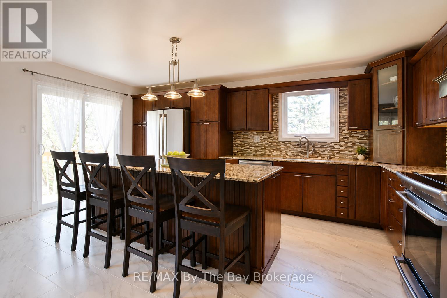2 Birchmount Circle, Wasaga Beach, Ontario  L9Z 1H8 - Photo 15 - S13487504
