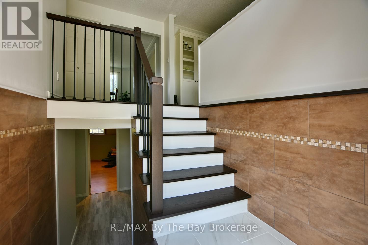 2 Birchmount Circle, Wasaga Beach, Ontario  L9Z 1H8 - Photo 24 - S13487504